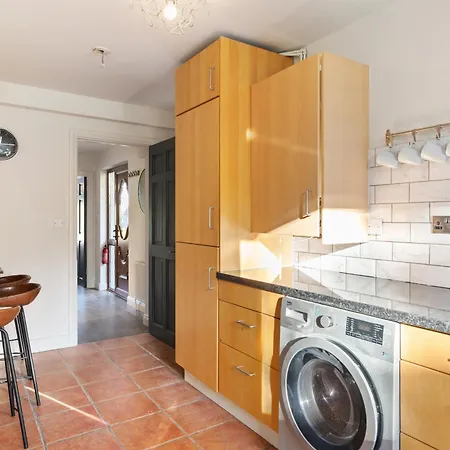 度假居 The 3 Bed Sleeps 6 *